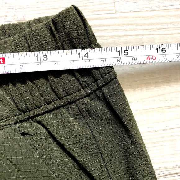 Athleta Dark Green Men's Cargo Pants - Picture 4 of 11